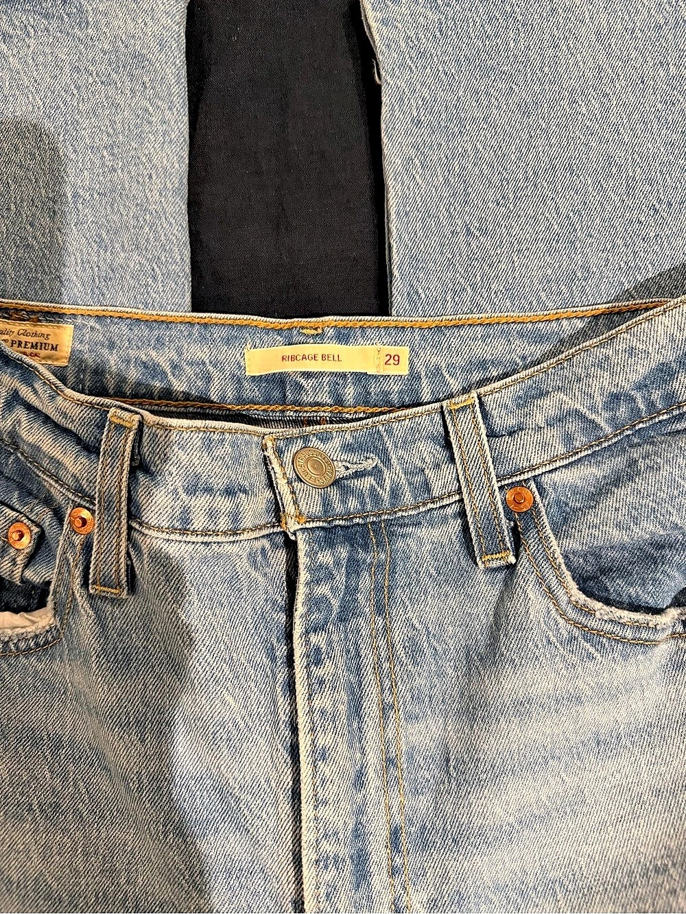 Levi’s Ribcage Bell Size 29x32 - Picture 3 of 5